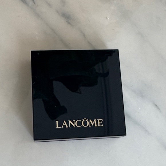 Eyeshadow Quad Palette with Mirror - Picture 2 of 3